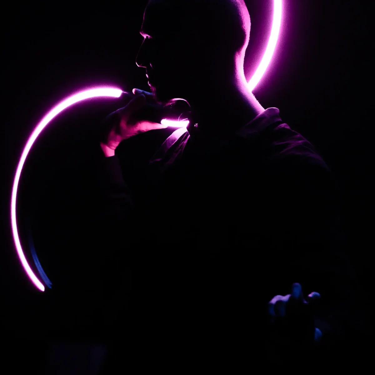 Performance visuelle LED pour un dîner de gala ou un séminaire à Annecy.